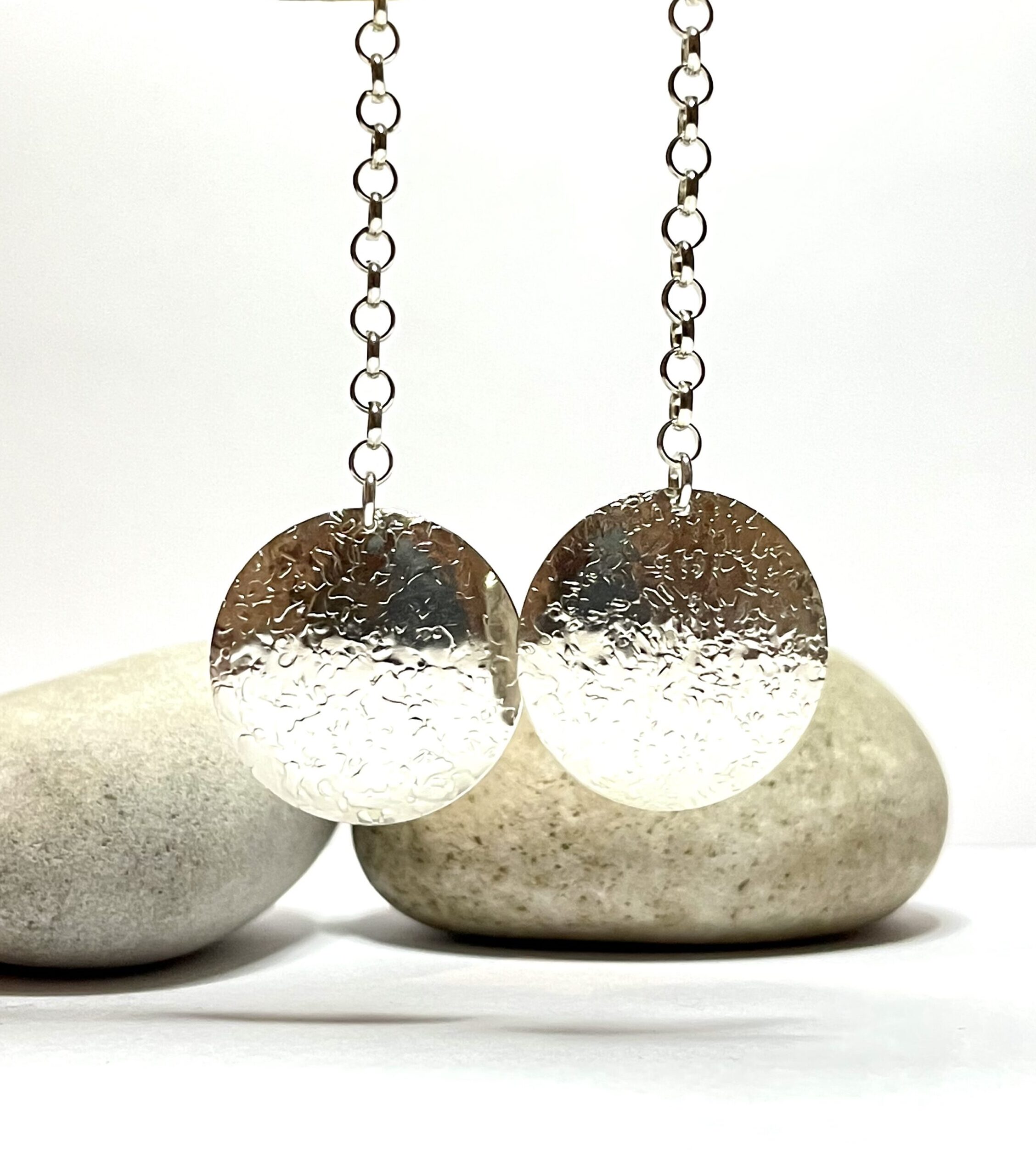 00224_1-Par-Aretes-Colgantes-Martillados-Largos-scaled